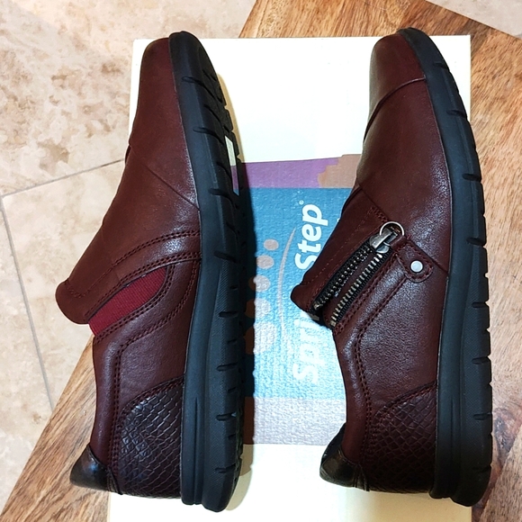 Spring Step Leather Slip on Shoes - Picture 4 of 5